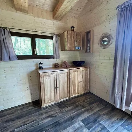 Treehouse 롯지 *